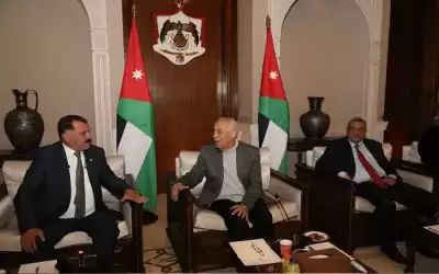 رئيس الديوان الملكي يلتقي وجهاء وممثلين