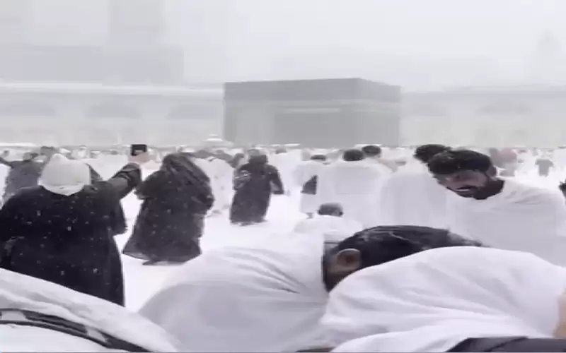 ما حقيقة تساقط الثلوج على الحرم