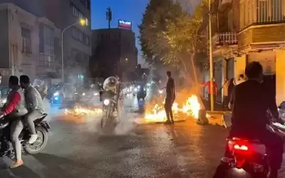 كم انتفاضة في إيران لتتشدد واشنطن