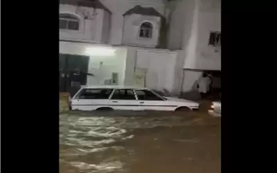 أمطار غزيرة تغرق شوارع مدينة جدة