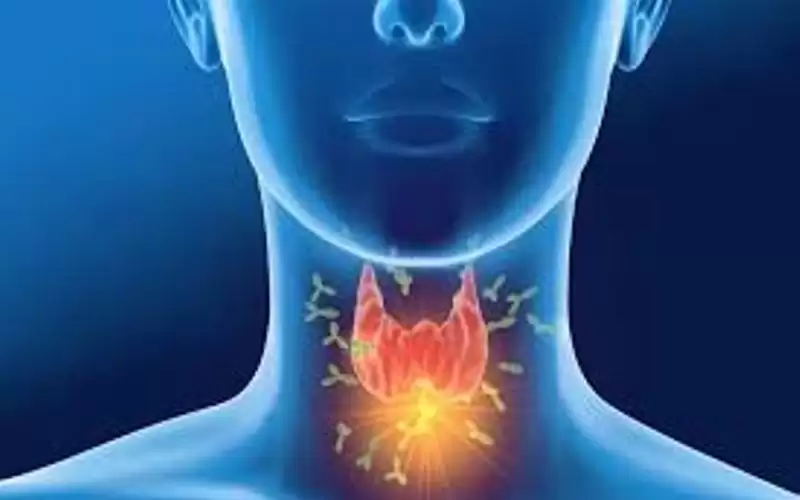 مخاطر فرط نشاط الغدة الدرقية.. انتبه