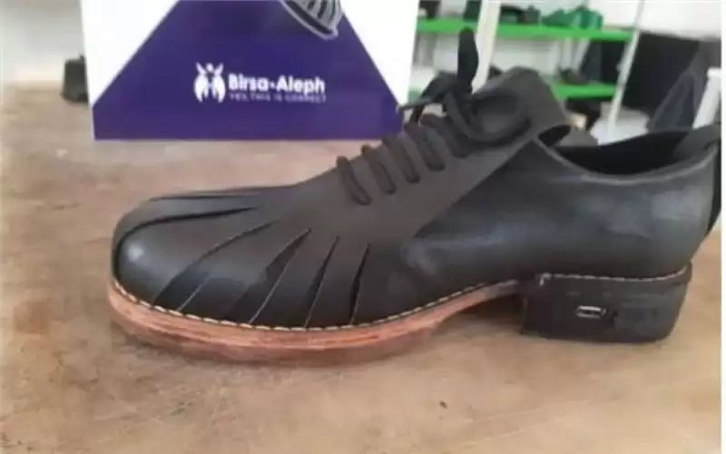 صنع في تونس.. حذاء يشحن الأجهزة