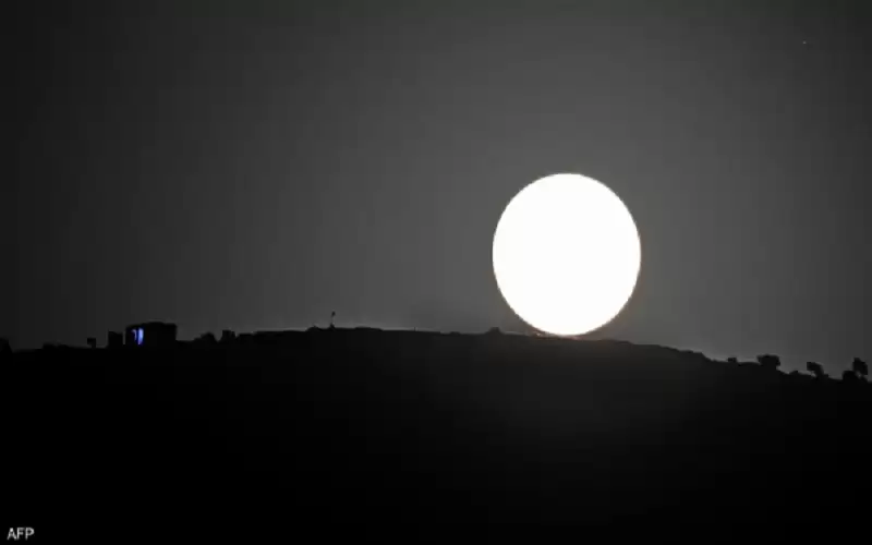 متى يمكنك أن ترى 4 أقمار