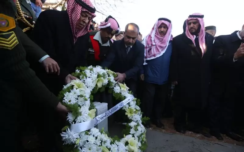 مندوبا عن الملك.. العيسوي يشارك بتشييع