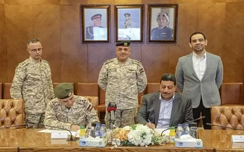 الجيش يزود الكهرباء الأردنية بآليات لنقل
