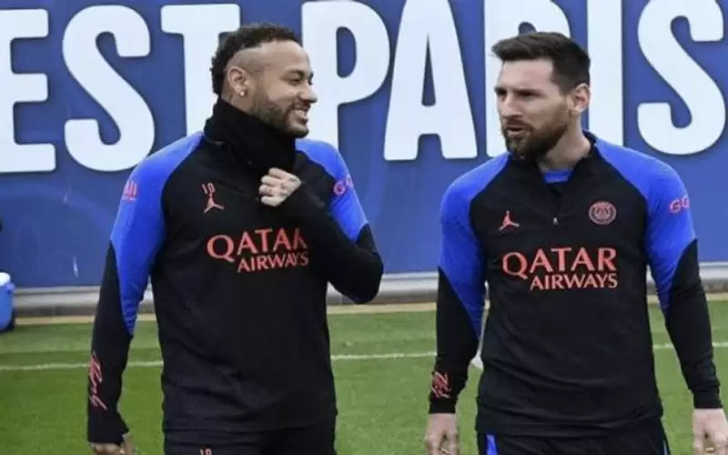 لماذا غاب مبابي عن استقبال ميسي