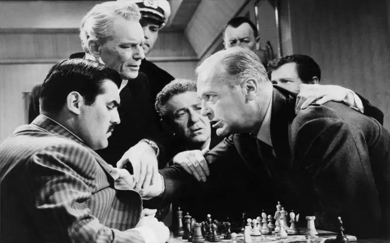قصة لعبة الشطرنج مباراة بين عقليتين