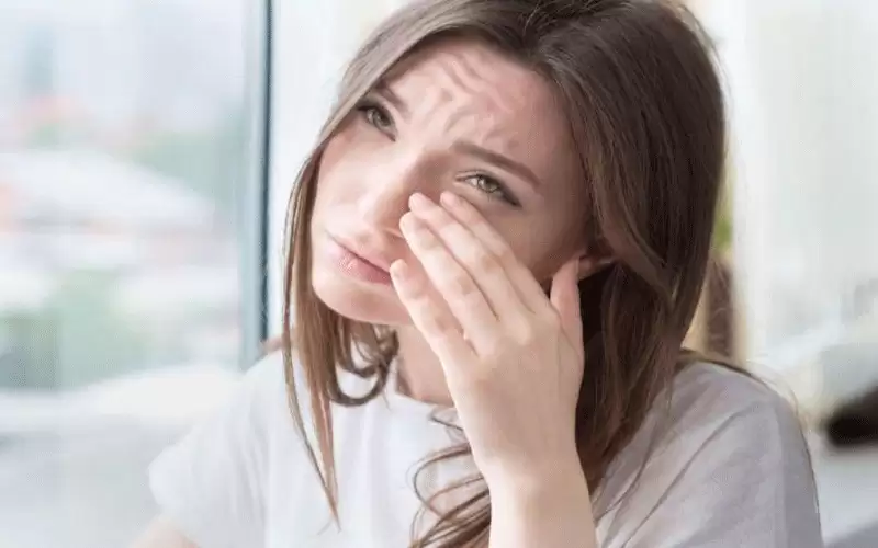 تعرف عليها.. أسباب غير شائعة لتدميع