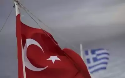 اليونان تعزل نفسها عن تركيا بسياج