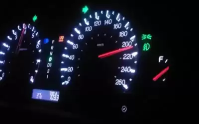 ضبط مركبة تسير بسرعة 206 كلم