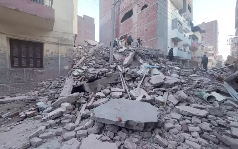 مكالمة من تحت الأنقاض .. سيدة