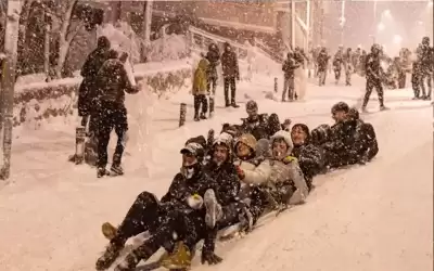 طبيب باكستاني يستقبل ابنه الـ60 ويبحث