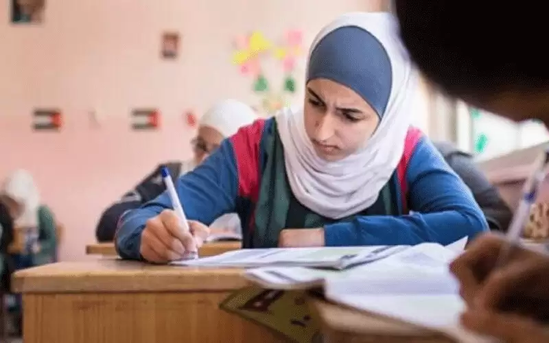 طلبة التوجيهي يتقدمون لامتحان اللغة الإنجليزية