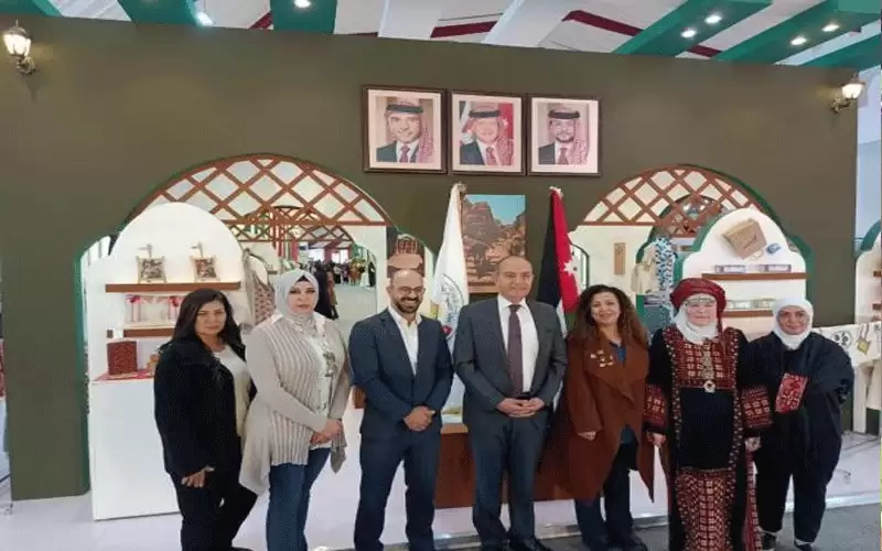 العضايلة فخور بالمنتجات الحرفية الأردنية في