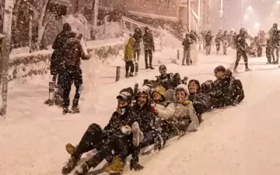 طبيب باكستاني يستقبل ابنه الـ60 ويبحث