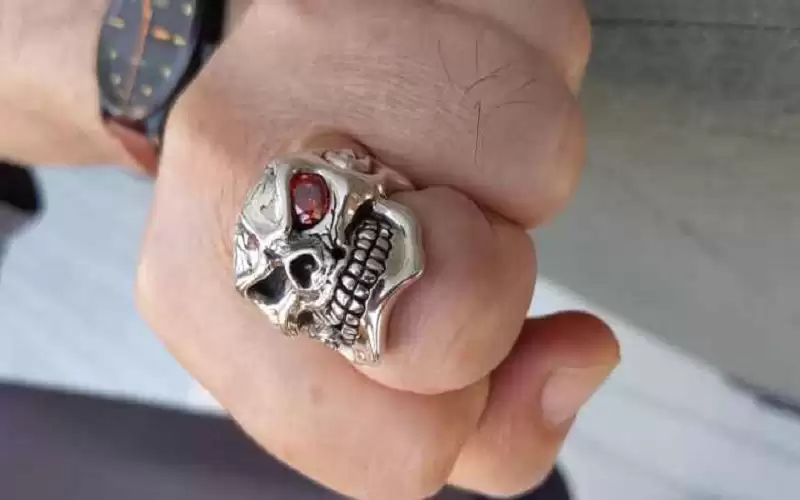 5 دنانير و6 سندويشات واعتبرهم خاوة..