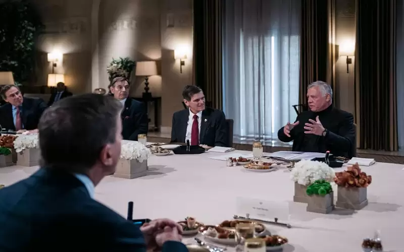 الملك يستقبل وفدا من منظمة رجال