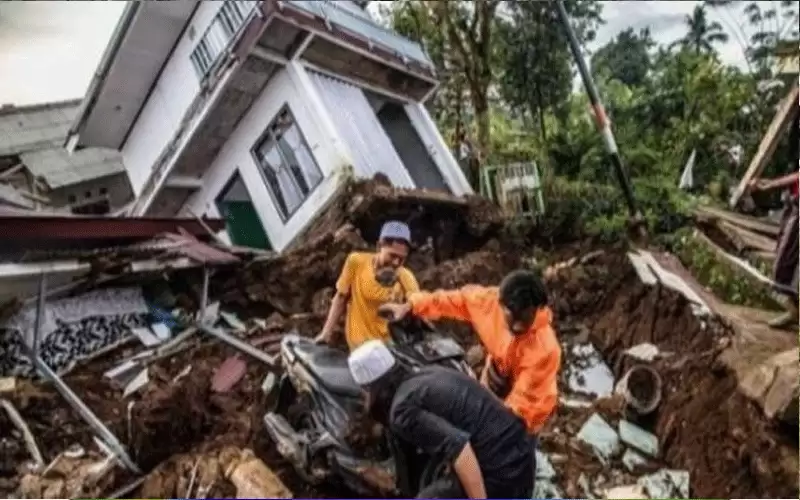 زلزال بقوة 7.7 درجة يضرب تانيمبار