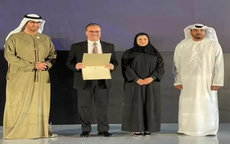 أردني يفوز بوسام وزير إماراتي