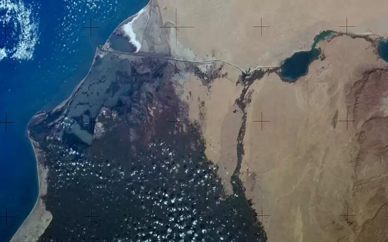 صحفي إسرائيلي يستفز المصريين: أعطونا قناة