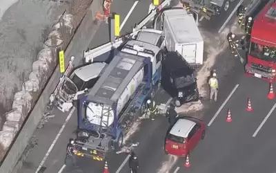 اصطدام 20 سيارة في حادث مروري