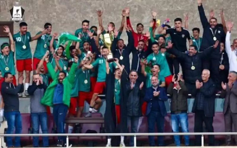 شباب الوحدات يرفع كأس الدوري على