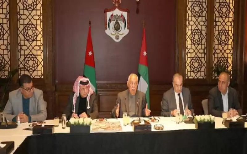 العيسوي يؤكد ضرورة تسارع وتيرة الإنجاز