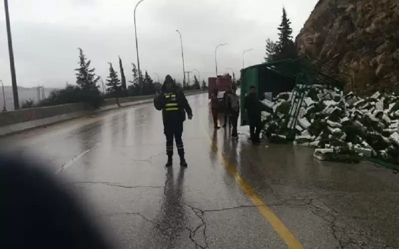 4 اصابات بتدهور ديانا على شارع