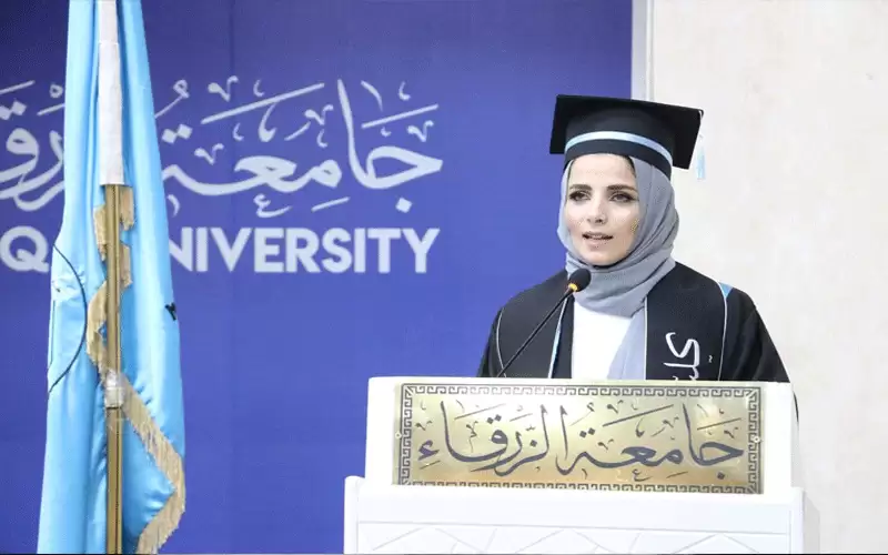 خريجو التمريض في جامعة الزرقاء يؤدون