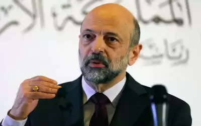 الرزاز: لا يجوز أن تكون الحكومة