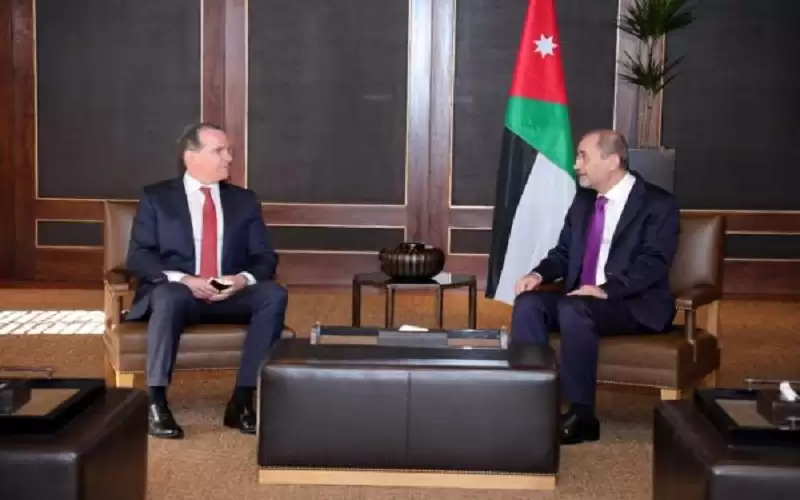 الصفدي يلتقي منسق الشرق الأوسط وشمال