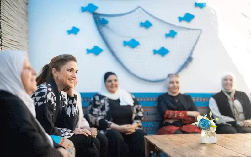 الملكة تطلع على برامج وأنشطة جمعية