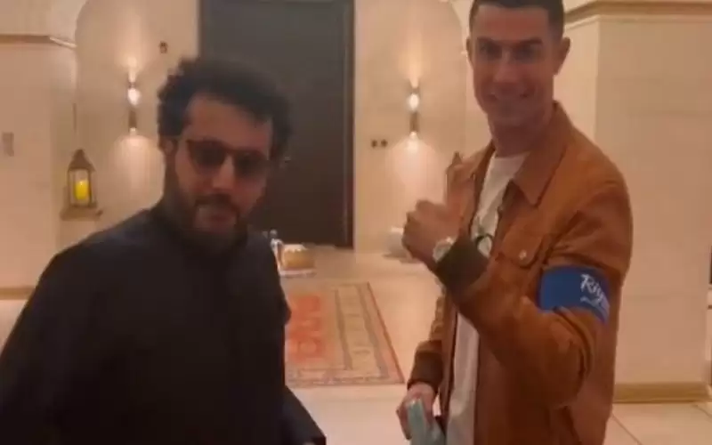 تركي آل الشيخ: رونالدو سألني من