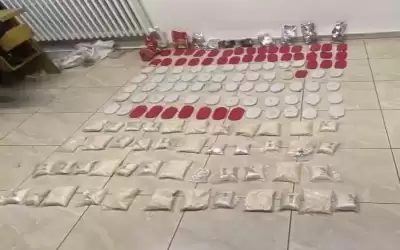 احباط محاولة وافدين لتهريب المخدرات بداخل