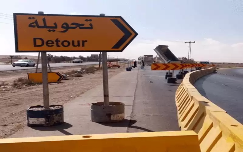 أعمال صيانة لفواصل التمدد أعلى جسر