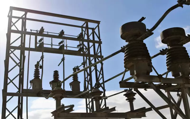 فصل التيار الكهربائي عن مناطق بمعان