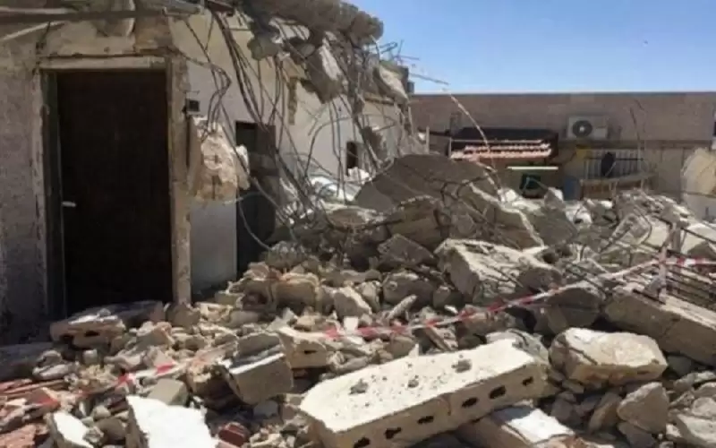 بلدية الاحتلال تجبر مقدسيا على هدم