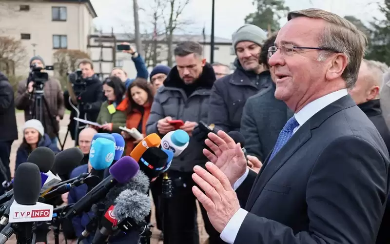 وزير الدفاع الألماني الجديد يزور أوكرانيا