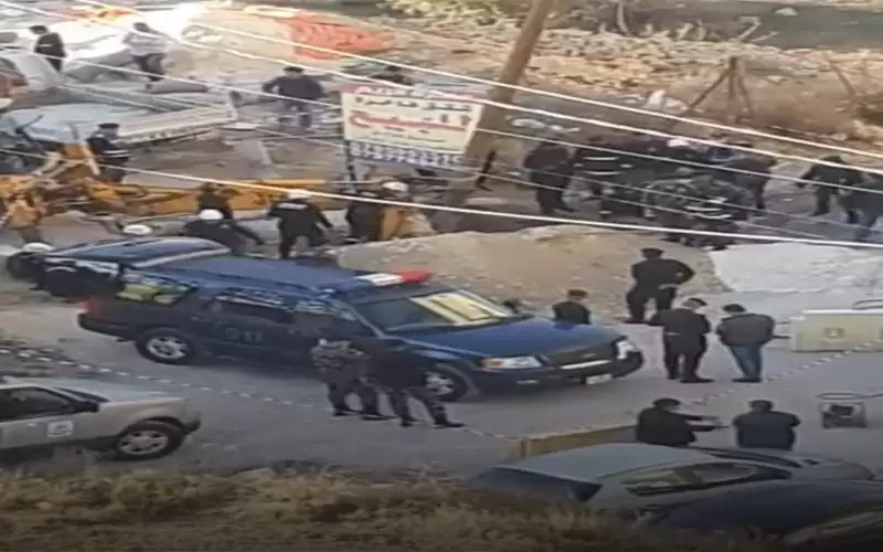 بعمق 4 متر.. الأجهزة الأمنية تتعامل