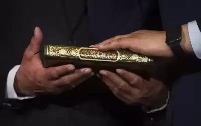 بعد السويد .. تمزيق القرآن الكريم