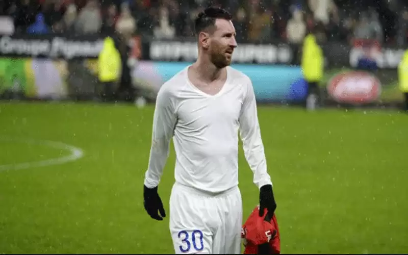 ميسي يوجه ضربة موجعة لباريس سان