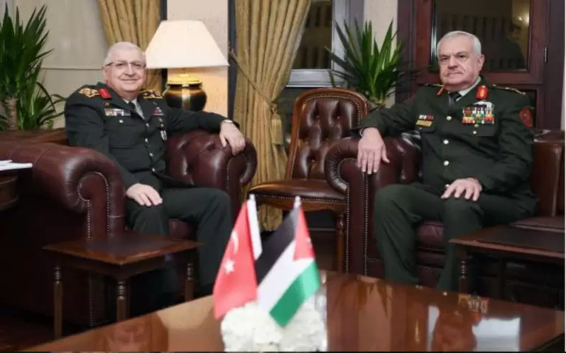 الحنيطي يلتقي نظيره التركي في أنقرة