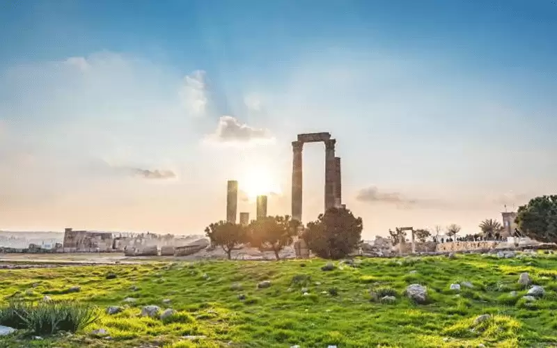 تيارات هوائية دافئة ترفع درجات الحرارة