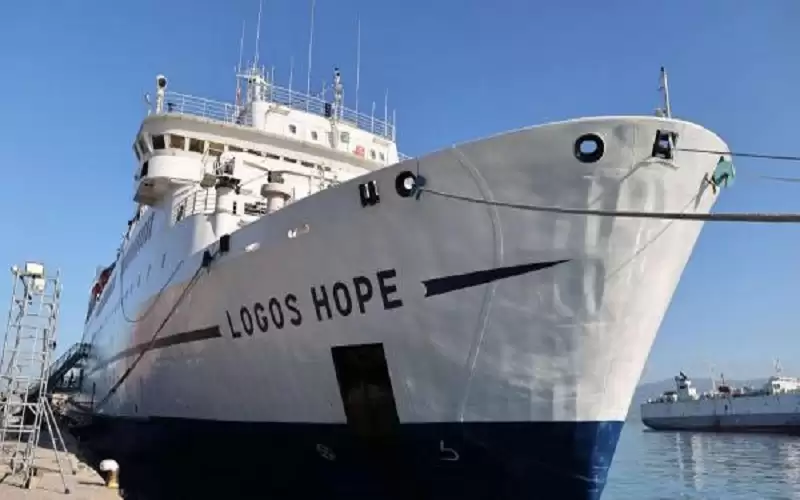 أكبر مكتبة عائمة ترسو في العقبة