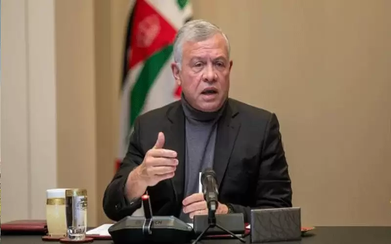 الملك يدعو الحكومة لرفع مستوى الشفافية