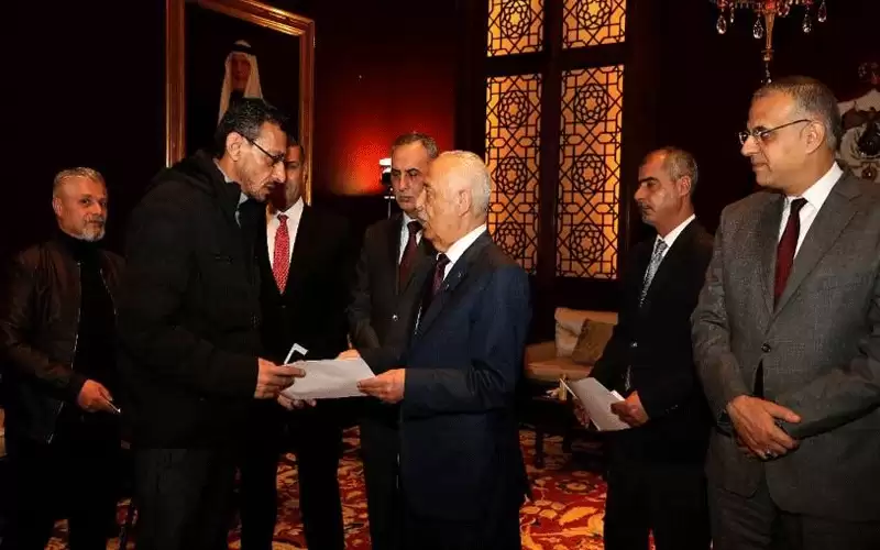العيسوي يسلم مساكن لأسر تضررت من