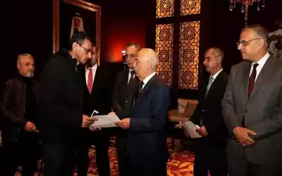 العيسوي يسلم مساكن لأسر تضررت من