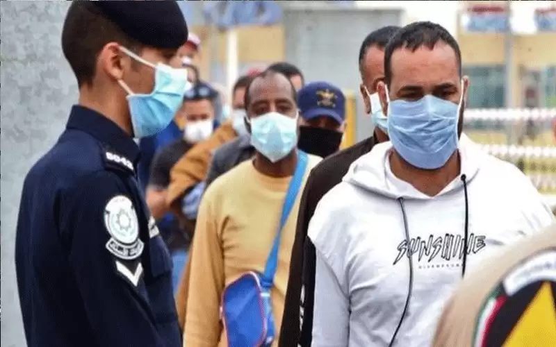 الكويت تستمر في وقف تأشيرات المصريين