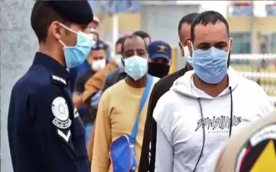 الكويت تستمر في وقف تأشيرات المصريين