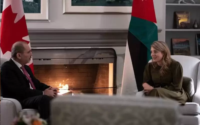 الصفدي يجري حوار إيجابي مع نظيرته